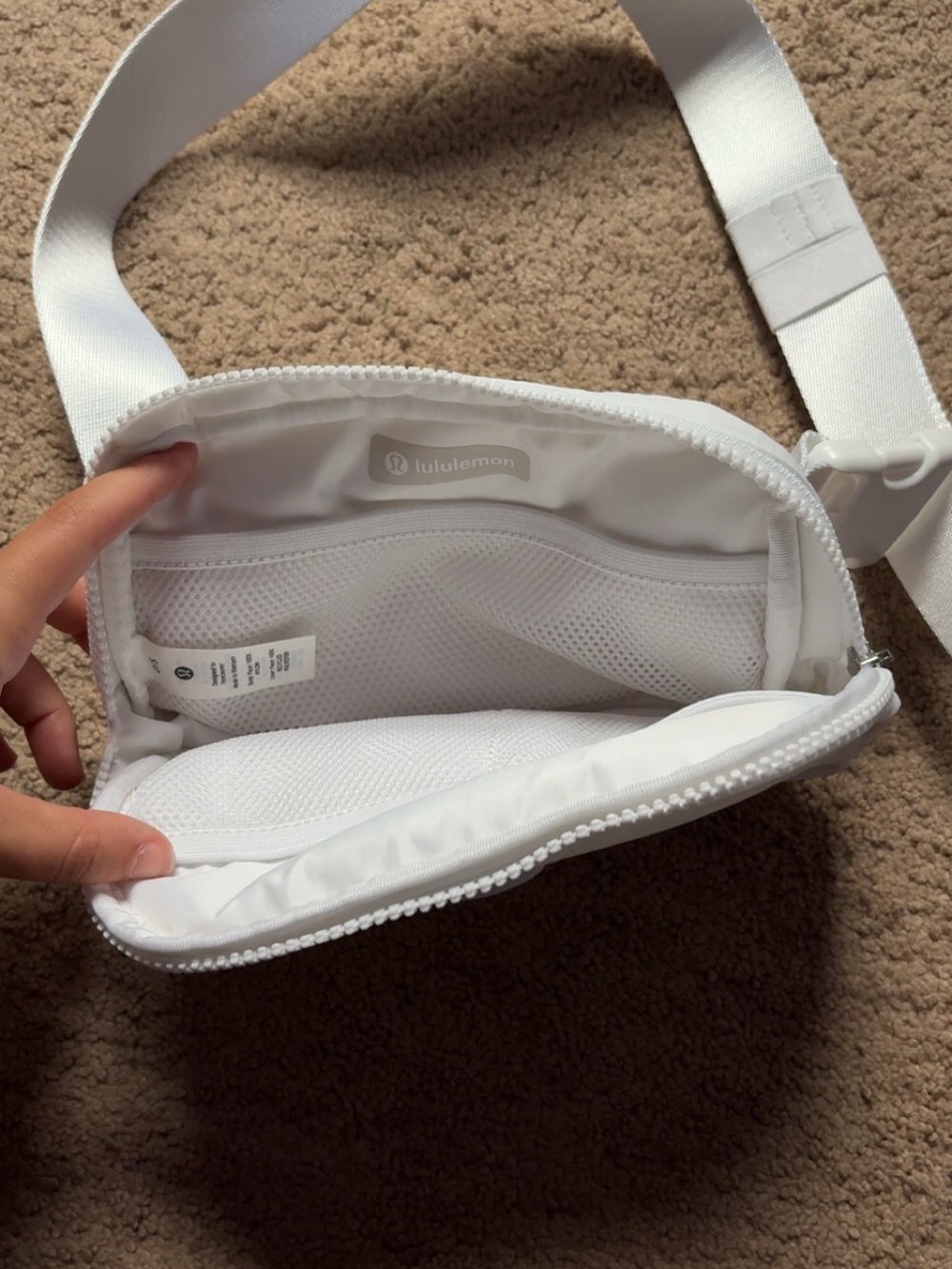 lululemon athletica White Puffer Belt Bag with Adjustable Strap - Picture 3 of 4